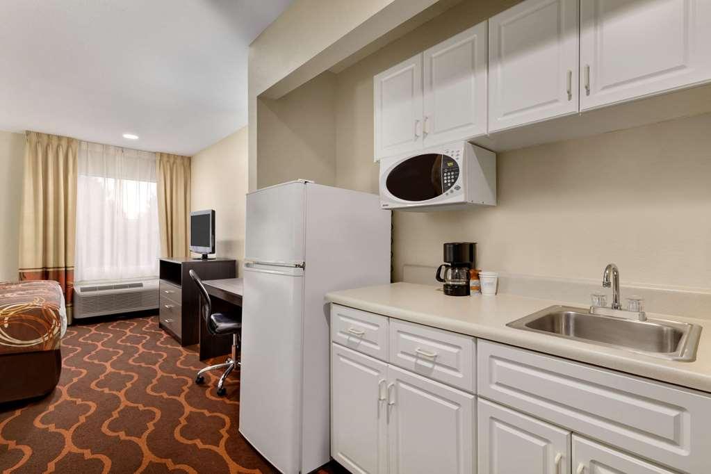 Baymont By Wyndham Grovetown Augusta Hotel Стая снимка