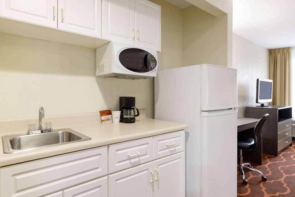 Baymont By Wyndham Grovetown Augusta Hotel Стая снимка